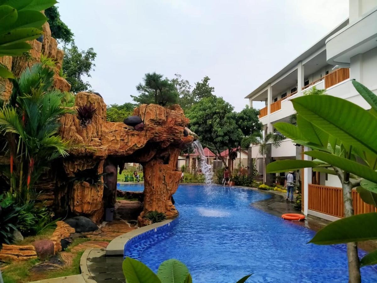 Long Beach Hotel Pangandaran Buitenkant foto