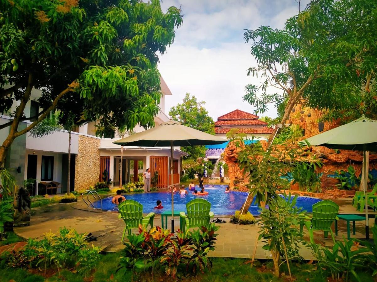 Long Beach Hotel Pangandaran Buitenkant foto