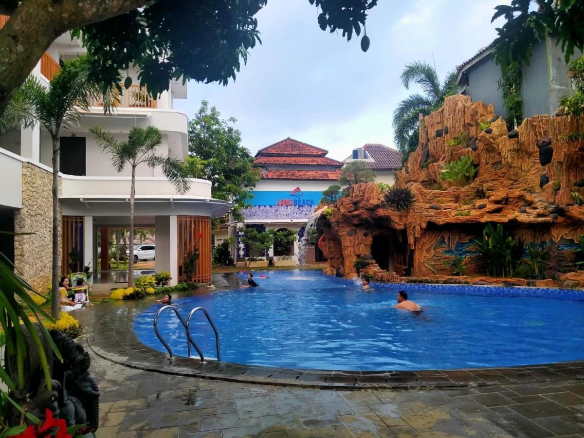 Long Beach Hotel Pangandaran Buitenkant foto