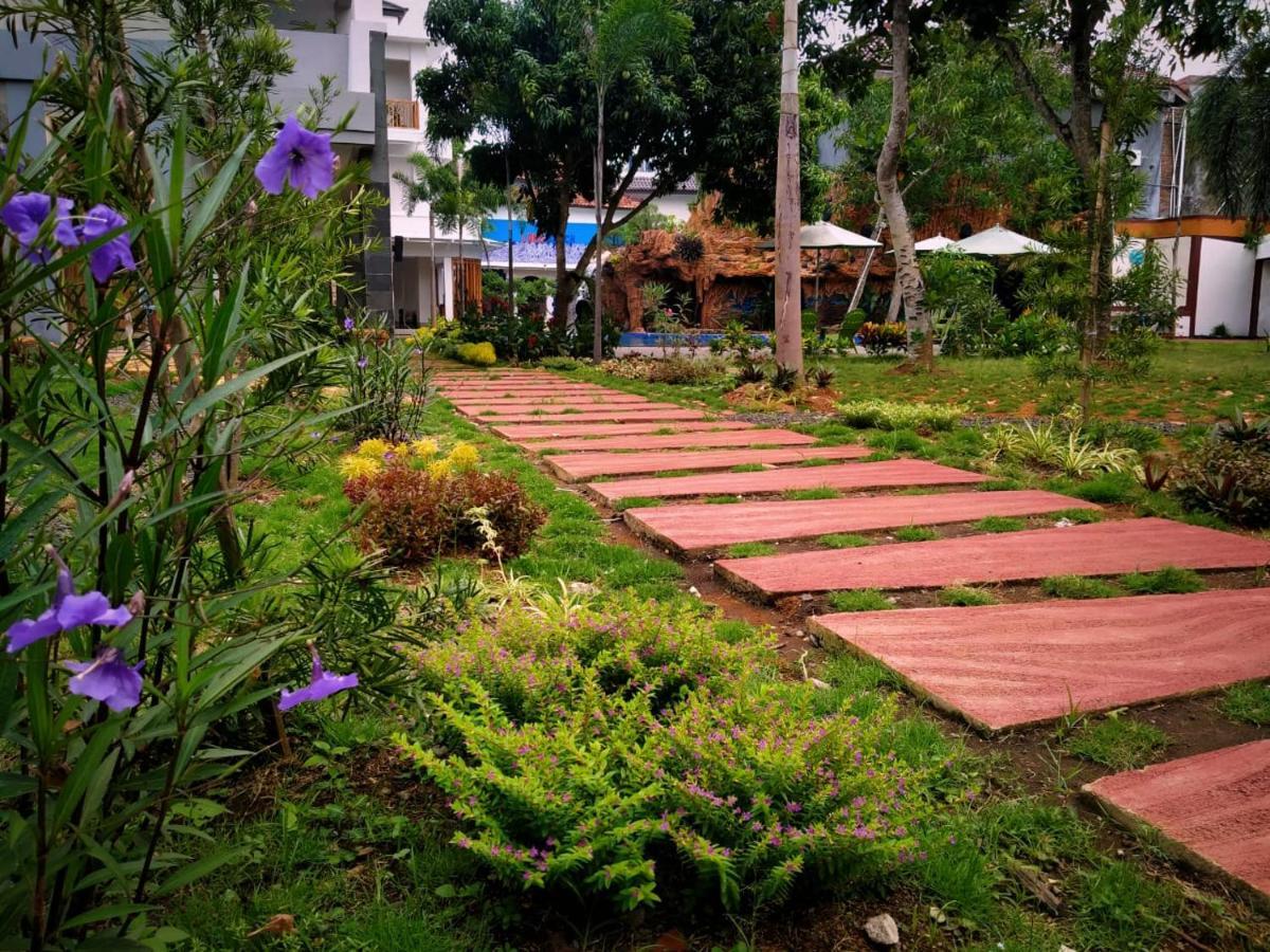 Long Beach Hotel Pangandaran Buitenkant foto